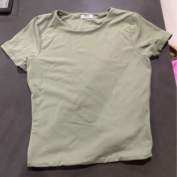 Green compression top - Picture 1 of 1